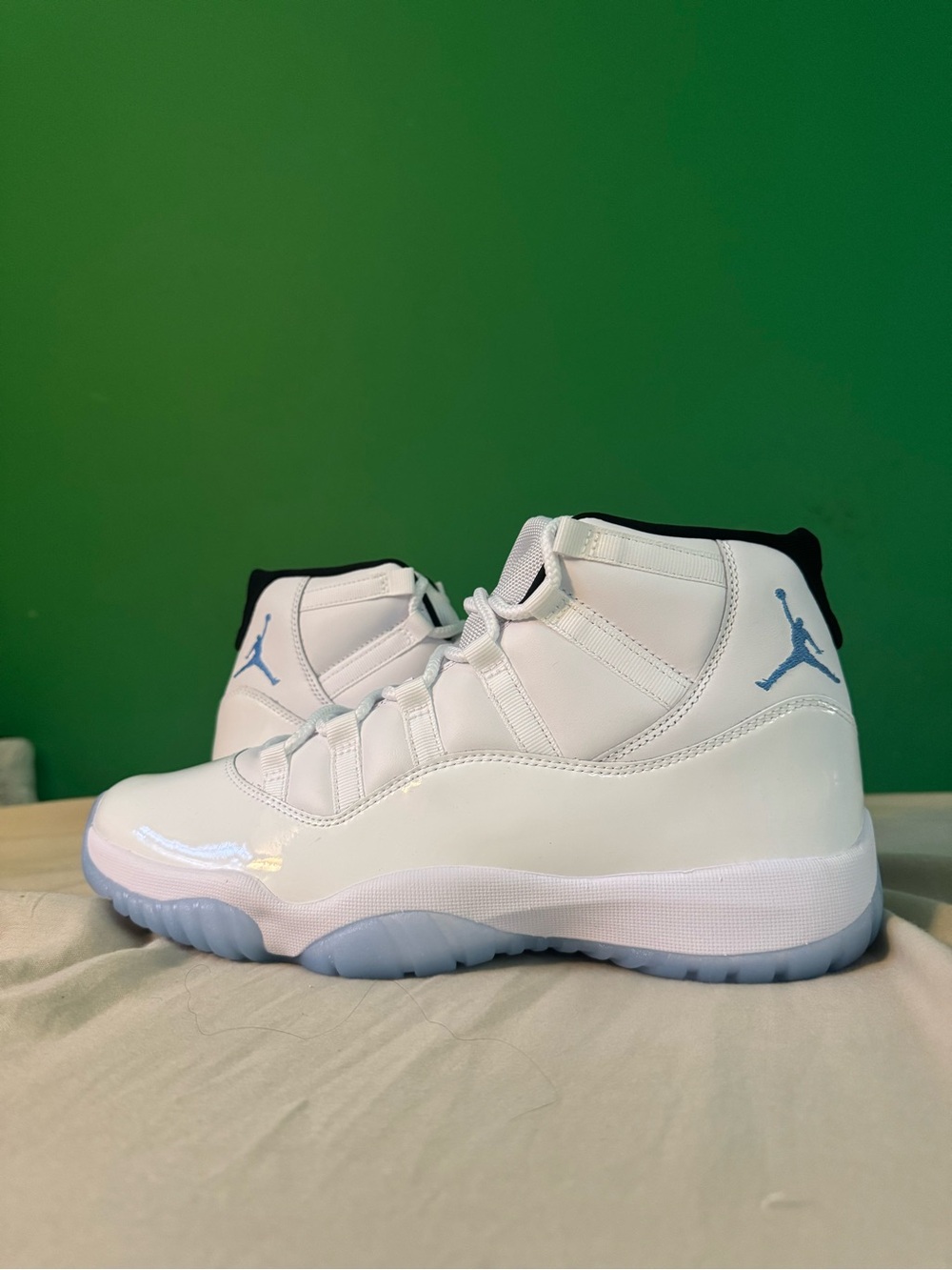 Jordan 11 legend blue size 10.5